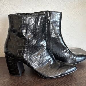 Steve Madden Black Croc-Embossed Zipper Ankle Boots 9.5